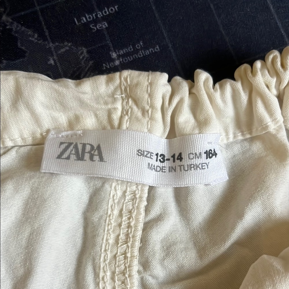Zara White Cargo Pants with Relaxed Fit - Picture 2 of 2